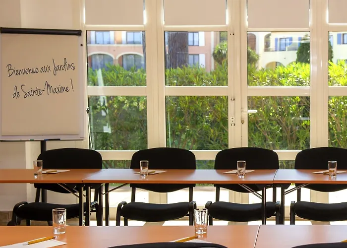 圣马克西姆花园酒店 3*